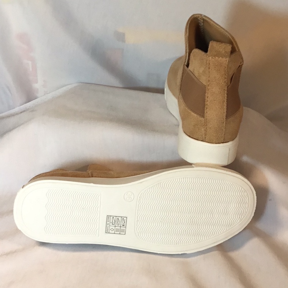 Lovely’s Collection Booties - Picture 5 of 5